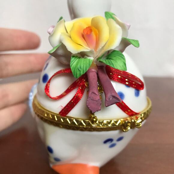 Capo De Mode VTG Ceramic White & Blue Goose Or Duck Trinket Box With Flowers - Picture 6 of 9